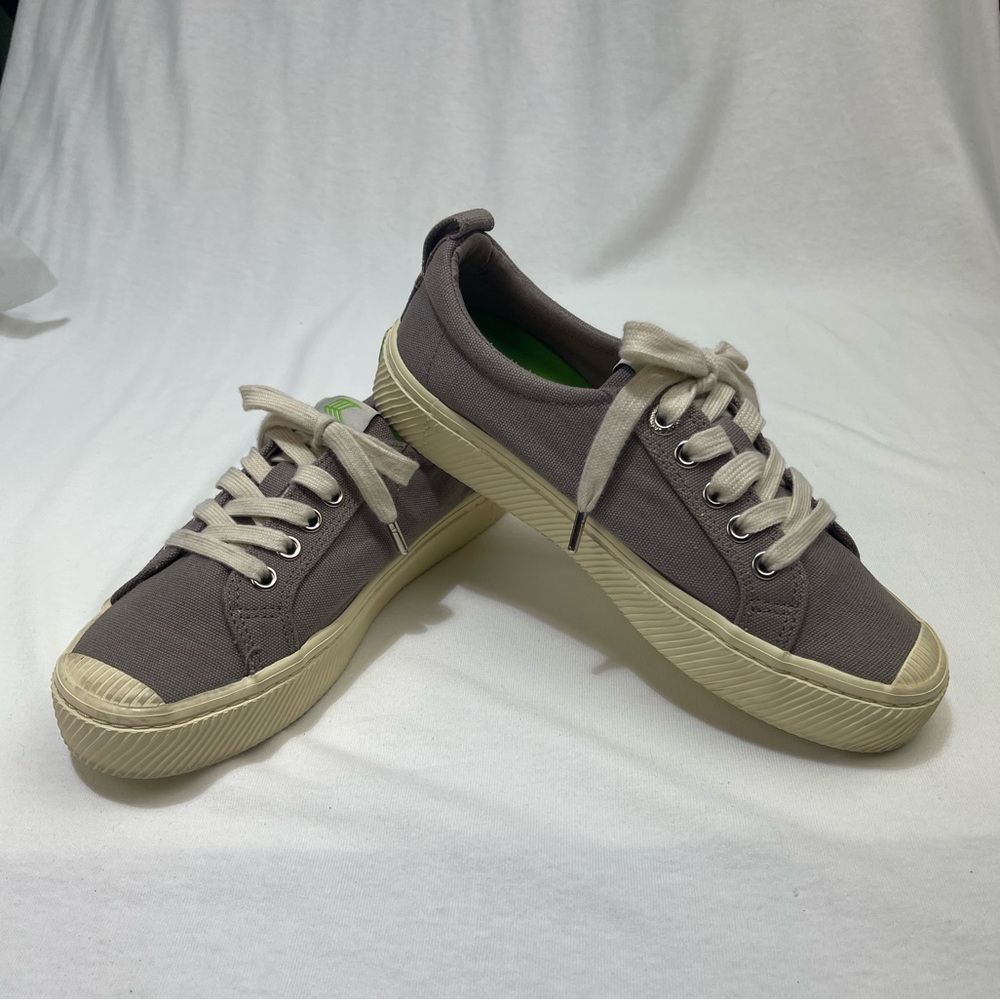 Cariuma Taupe Canvas Sneakers with Green Accent 6.5